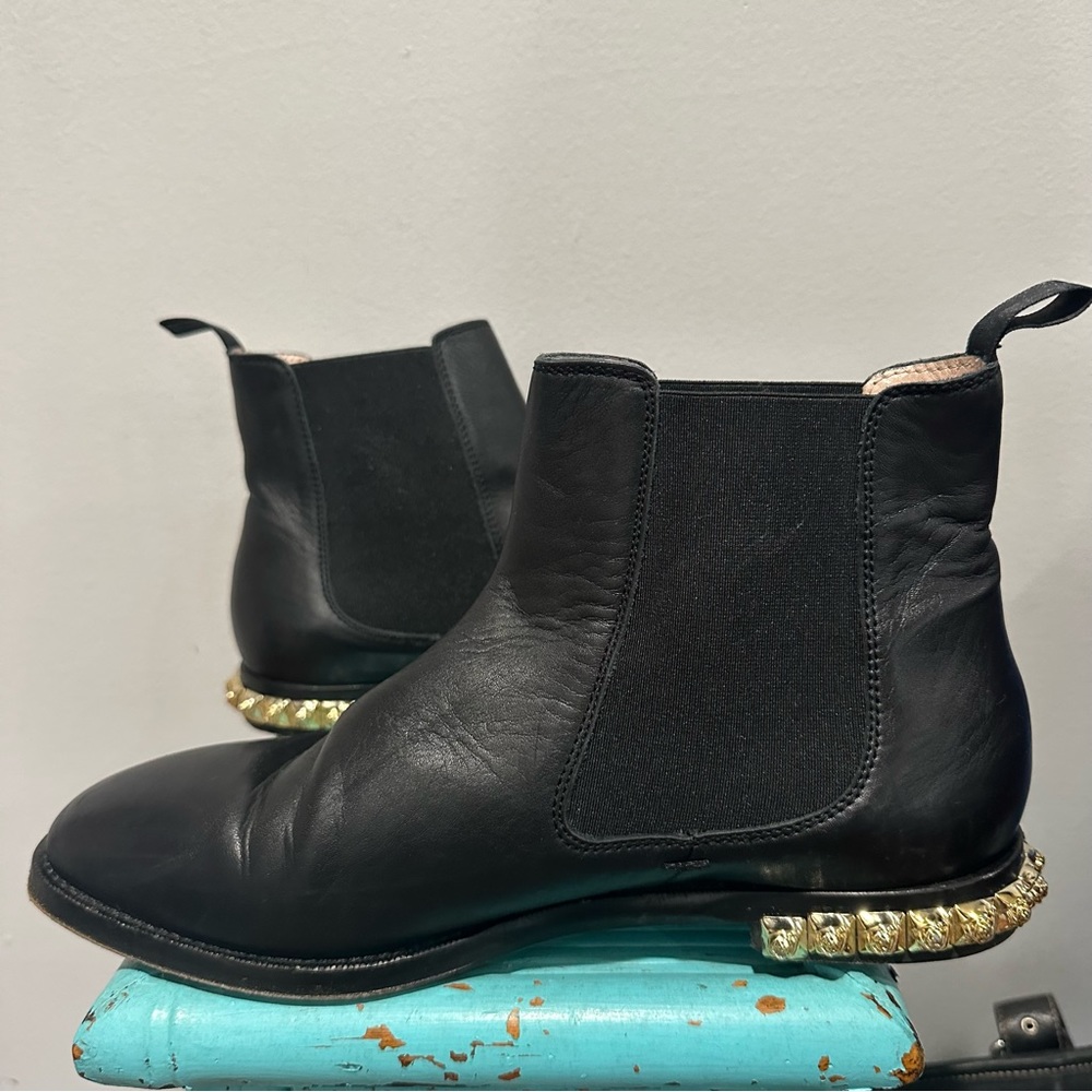 Stuart Weitzman Black Leather Gold Detail on Heels Bootie Size 40 - Picture 6 of 16